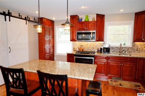 281 Edgewood Dr, Jackson, MI 49201 photo 8