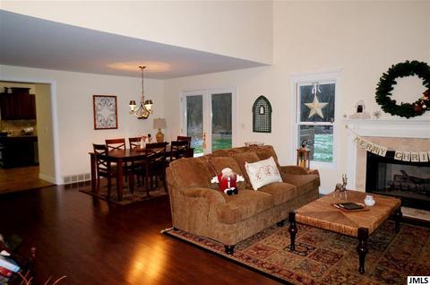 2203 Creglow Dr, Jackson, MI 49203 photo 5