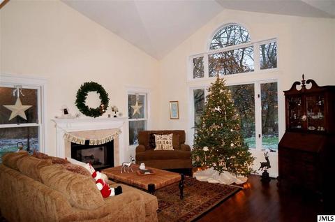2203 Creglow Dr, Jackson, MI 49203 photo 3