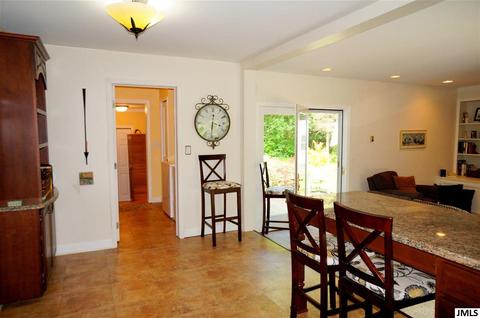 2203 Creglow Dr, Jackson, MI 49203 photo 9