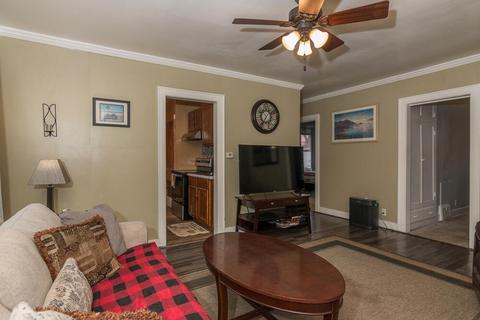607 E Hoffman, Three Rivers, MI 49093 photo 4