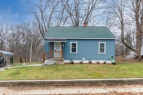 607 E Hoffman, Three Rivers, MI 49093 photo 2