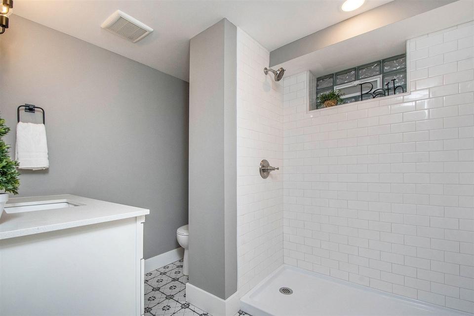  805 Cesar Chavez, Grand Rapids, MI 49503 photo 22