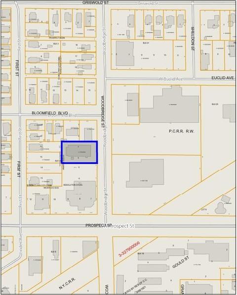 1710 Woodbridge, Jackson, MI 49203
