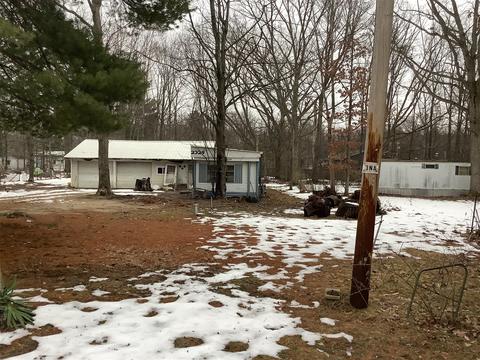 2329 Fashion Ave, Interlochen, MI 49643