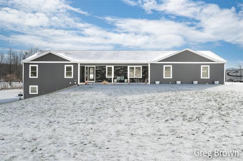 817 11th St, Plainwell, MI 49080 photo 3