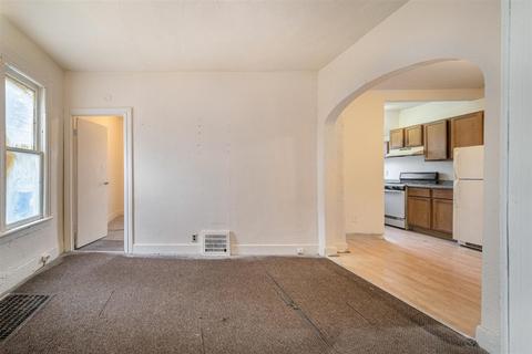 519 N Blackstone St, Jackson, MI 49201 photo 2