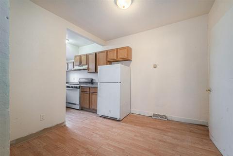 519 N Blackstone St, Jackson, MI 49201 photo 4