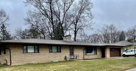 2951 Country Clb, Muskegon, MI 49441