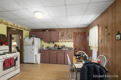 416 Lewis, Belding, MI 48809 photo 10