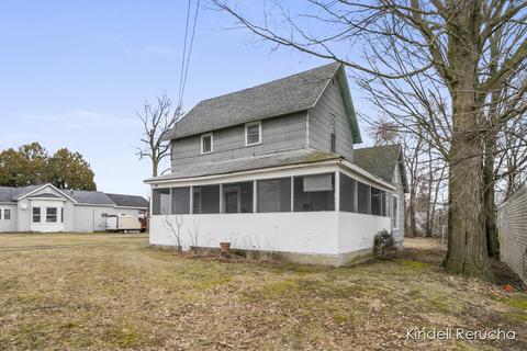 416 Lewis, Belding, MI 48809 photo 3