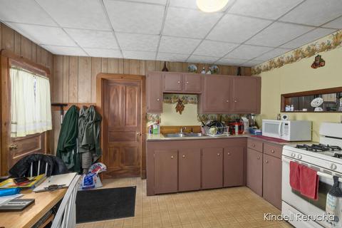 416 Lewis, Belding, MI 48809 photo 12