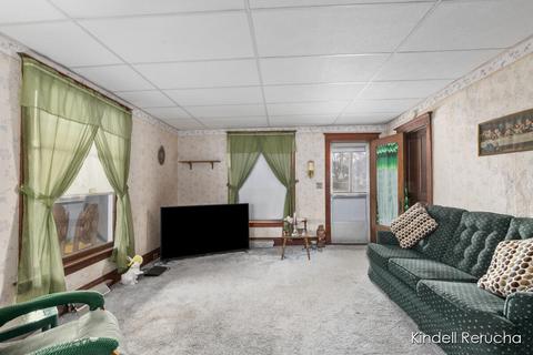 416 Lewis, Belding, MI 48809 photo 4