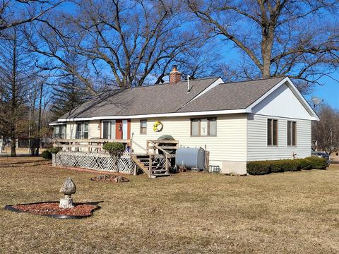 1440 E 8th, White Cloud, MI 49349 photo 2