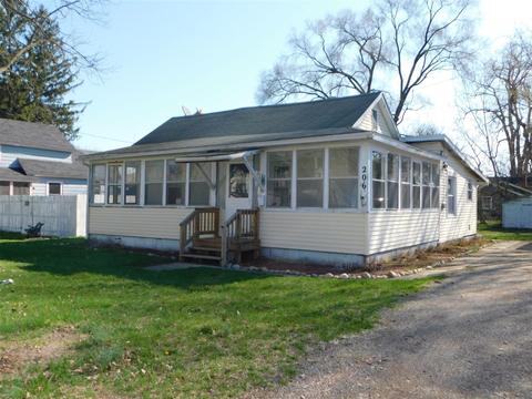 206 King, Dowagiac, MI 49047