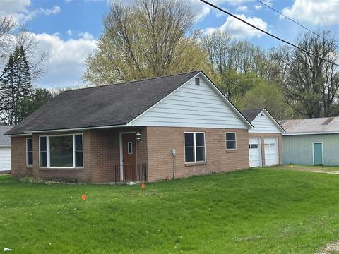 892 N Riverview, Plainwell, MI 49080 photo 1