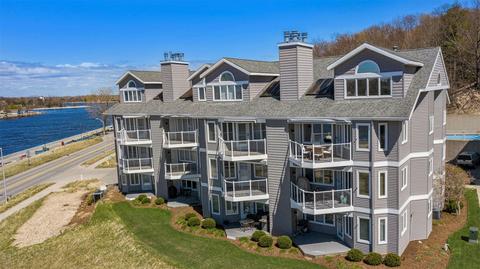 820 S S Hbr #12, Grand Haven, MI 49417