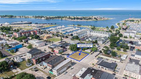 302 S James, Ludington, MI 49431