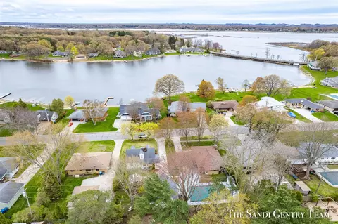 725 Fall, Spring Lake, MI 49456