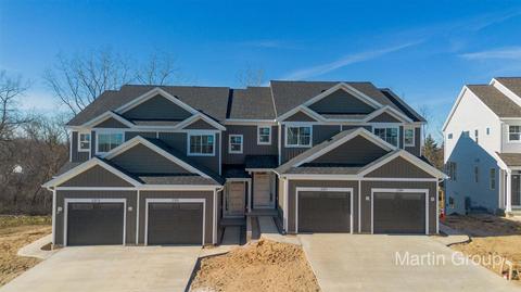 2315 Watertown Way NE, Grand Rapids, MI 49505