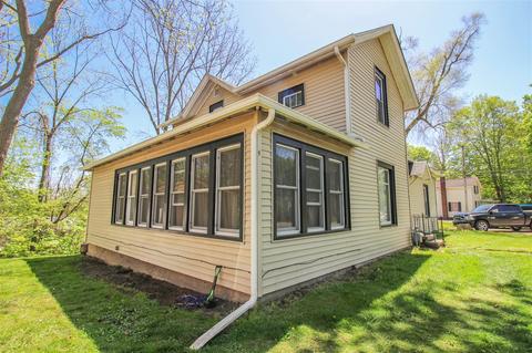 124 S Constantine, Three Rivers, MI 49093 photo 2