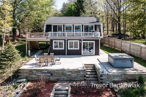 286 Lake, Norton Shores, MI 49441