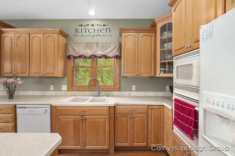 741 Kellogg, Ionia, MI 48846 photo 16