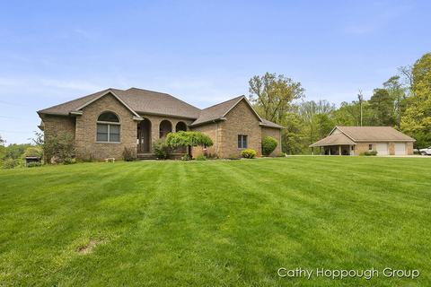 741 Kellogg, Ionia, MI 48846 photo 2