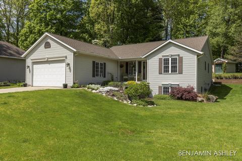 175 Denilee, Comstock Park, MI 49321