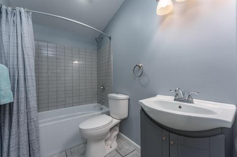 196 Wellworth, Springfield, MI 49037 photo 9