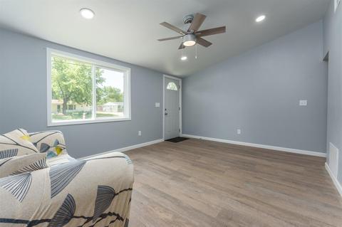 196 Wellworth, Springfield, MI 49037 photo 2