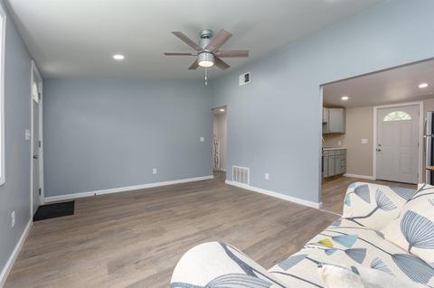 196 Wellworth, Springfield, MI 49037 photo 3