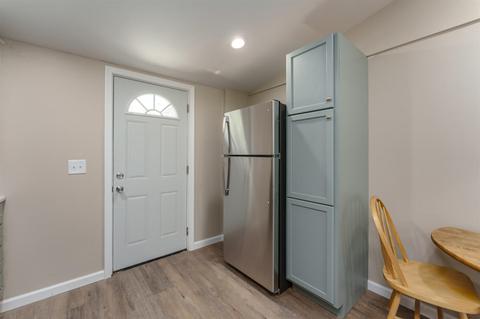 196 Wellworth, Springfield, MI 49037 photo 5