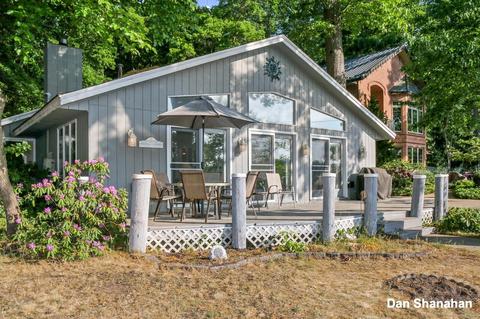 820 Park, Saugatuck, MI 49453