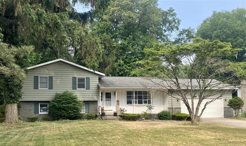 5137 Pine Rdg, Norton Shores, MI 49441