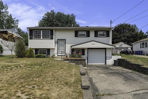 928 Greenwood, Middleville, MI 49333