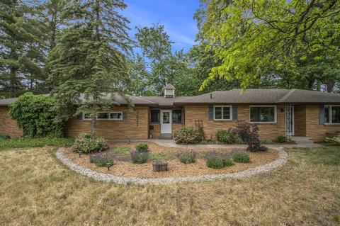 3825 Byron Ctr, Wyoming, MI 49519