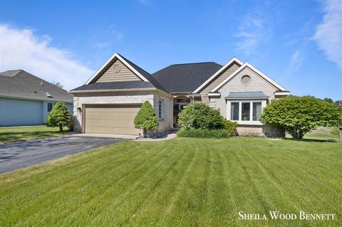 6995 Camelback Dr NE, Rockford, MI 49341