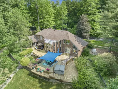 10011 E Rivershore, Alto, MI 49302