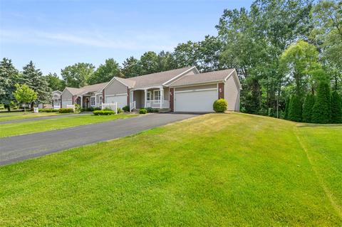 5062 Strawberry Pnes #82, Comstock Park, MI 49321