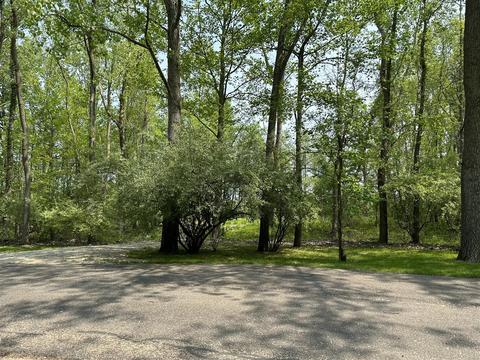 7033 Glenn Oaks Dr, South Haven, MI 49090