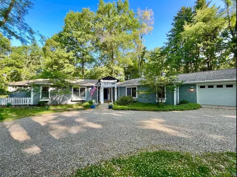 6075 Browns Lk, Jackson, MI 49203