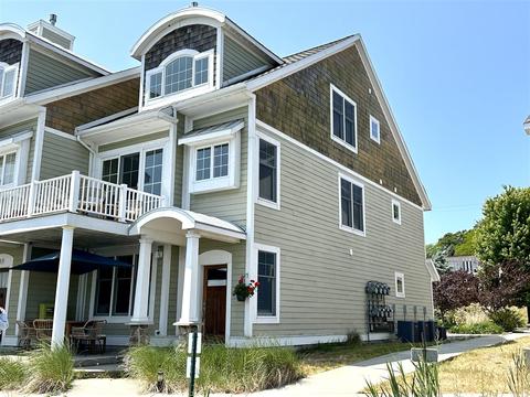167 Arthur St, Manistee, MI 49660