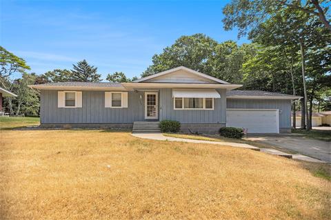 4708 Rood Rd, Norton Shores, MI 49441