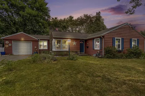 8719 E De, Richland, MI 49083