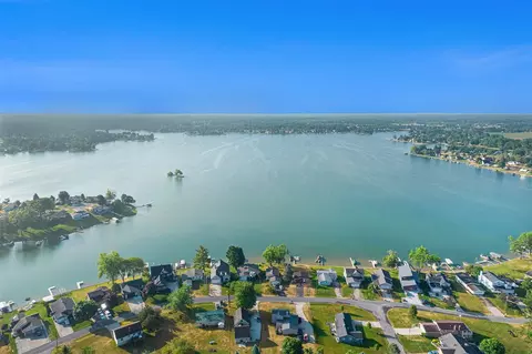 109 Brooks, Brooklyn, MI 49230 photo 2