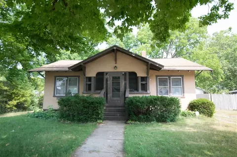 406 N Lagrave, Paw Paw, MI 49079