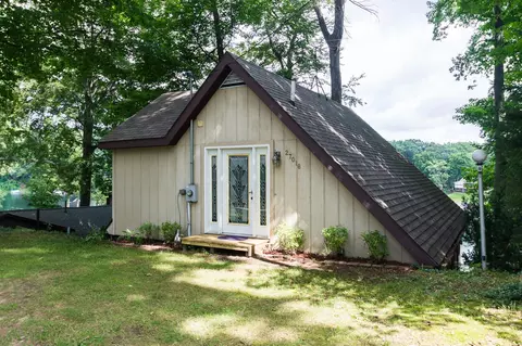 27018 Lake, Lawton, MI 49065
