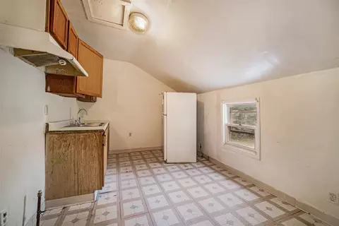 934 Russell, Jackson, MI 49203 photo 9