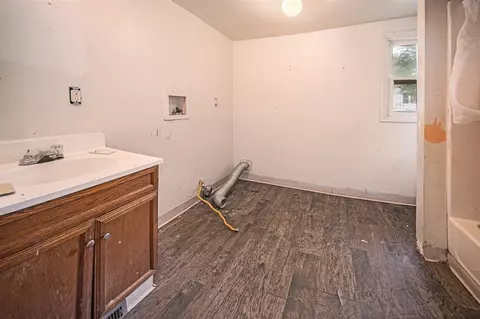 934 Russell, Jackson, MI 49203 photo 7